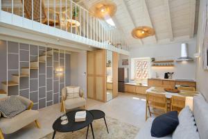 Ein Sitzbereich in der Unterkunft Modern Stone House, luxury suites in Dubrovnik Old Town