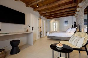 Ein Bett oder Betten in einem Zimmer der Unterkunft Modern Stone House, luxury suites in Dubrovnik Old Town