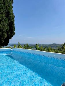The swimming pool at or close to Agriturismo valsiniga