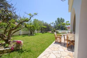 Сад в Delfini Resort