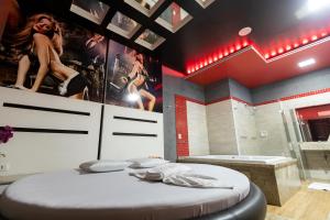 a room with a large bed and a tub in it at Troia Motel in Foz do Iguaçu +49 photos