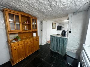 Kuchyňa alebo kuchynka v ubytovaní LA CUEVA de TONI EL SECO