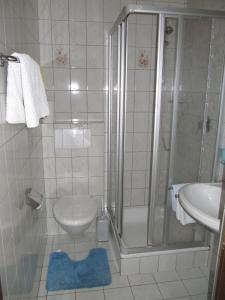 Koupelna v ubytování Gästehaus Fahringer