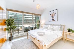 Fotografie z fotogalerie ubytování 2 Beds Boho Design w Marina view In Marina Quays v Dubaji