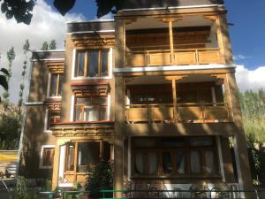 Gallery image of Sangto Green Guest House in Leh