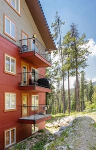 Το κτήριο όπου στεγάζεται  το διαμέρισμα