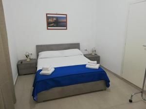 Säng eller sängar i ett rum på A Napoli