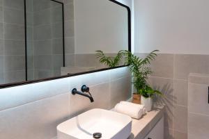 Koupelna v ubytování Athens Design Suites