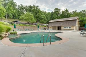 Piscina de la sau aproape de Hot Tub and Fire Pit Margaritaville Resort Home!