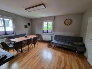 a living room with a couch and a table at Ferienwohnung zum Hufi in Dahn