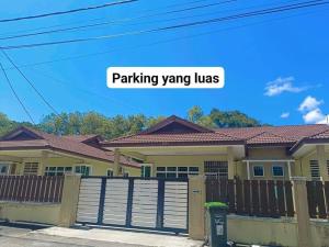 a house with the words parking yard likes at Hmsty D Hutan Kampung Alor Setar (Muslim) 