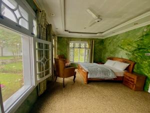 Ένα ή περισσότερα κρεβάτια σε δωμάτιο στο Taaj Residence Skardu