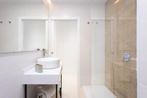 Koupelna v ubytování APARTAMENTOS PLAZA DEL CHARCO I + 28 fotografií