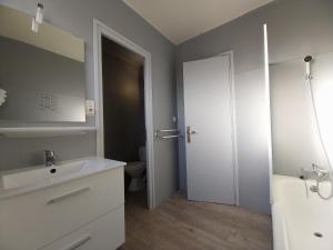 Bagno di Hôtel L'Oustalet