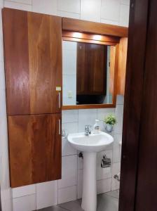 Koupelna v ubytování Cozy Condo in Costambar Beach