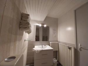 Bagno di Hôtel L'Oustalet