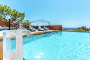 Бассейн в Kallithea Residence или поблизости