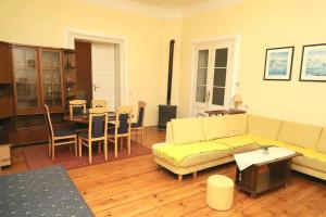 ベラ・ツルクバにあるCvetのギャラリーの写真