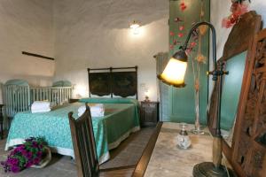 a bedroom with a bed with a green bedspread at VILLA DI GRAZIELLA in Montisi