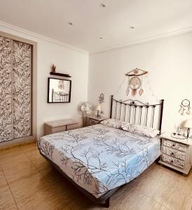 Posteľ alebo postele v izbe v ubytovaní Chez Vida Vera Playa nudista