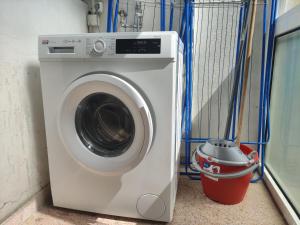 a washing machine in a room with a bucket at DISCOVER PORTO - Boavista 2 in Porto