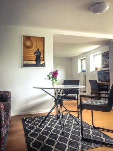 a living room with a table and two chairs at WINETIME in Oberhausen