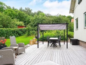 Κήπος έξω από το 4 star holiday home in Brastad-By Traum