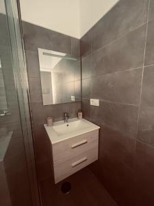 a bathroom with a sink and a mirror at Ilusión Vejer in El Soto