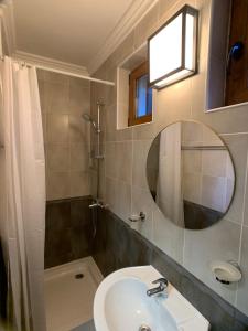 a bathroom with a sink and a mirror and a tub at Garden studio Kent in Sveti Vlas