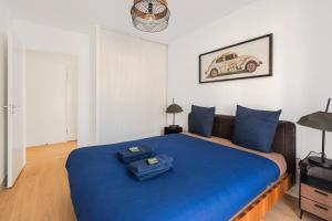 a bedroom with a blue bed with a car on the wall at Cosygreen77 Disneyland Paris au calme avec jardin in Magny-le-Hongre
