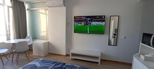 a bedroom with a television on a wall with a table at Buenavista Estudio Torremolinos in Torremolinos