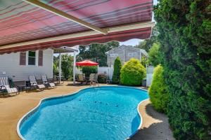 Bassein majutusasutuses Bristol Home with Pool about 3 Mi to Dtwn and Beach! või selle lähedal