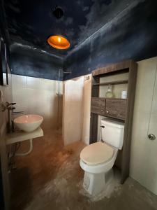 Et badeværelse på Black Jaguar Hostel