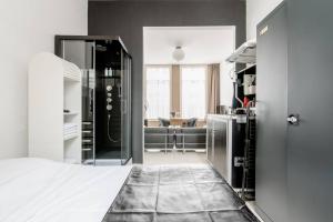 a room with a bed and a kitchen with a mirror at Zocher6 BnB a monumental town house in the city center in Utrecht