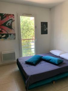 Posteľ alebo postele v izbe v ubytovaní Votre séjour cosy à Frejus!