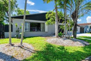 Κήπος έξω από το Heated Pool Tropical Backyard 3 Bedrooms, 12 min to the Ocean