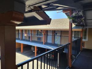 an overhead view of a building with a balcony at Nights Inn Motel in Oakland +4 photos