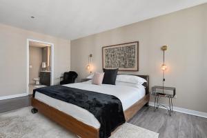 a bedroom with a large bed with a black blanket at Fully Furnished Apts at The Mag mile -Cloud9 - 747 in Chicago