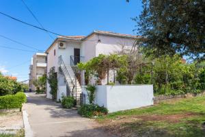 Το κτήριο όπου στεγάζεται  το διαμέρισμα