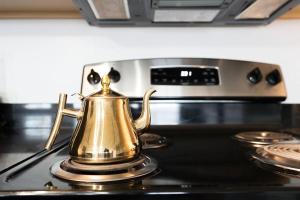 Affordable 1BD Keystone的咖啡和沏茶工具