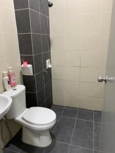 a bathroom with a toilet and a sink at Rosevilla Homestay - 3R2B Fully Aircond WiFi in Bandar Puncak Alam