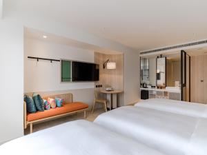Rúm í herbergi á Boutech JianTan Hotel