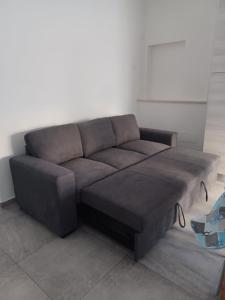 a brown couch sitting in a living room at Appartamento Civico Trentuno in Porto SantʼElpidio