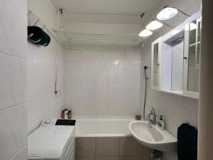 Ένα μπάνιο στο Atomcity Apartman