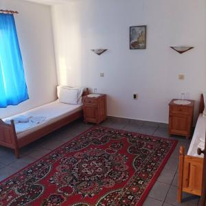 a small room with a bed and a rug at Къща за гости Бяла Къща in Kavarna