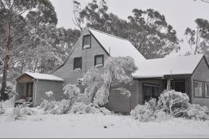 a house with snow on the roof of it at Hatter's Hideout Cave and Lodge in Newnes Junction +14 photos