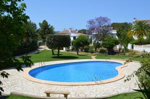 a swimming pool in the middle of a yard at Casa Milana in Moraira