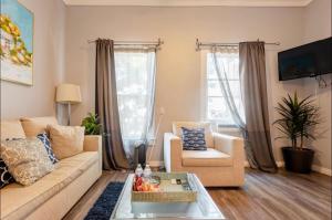 a living room with a couch and a table at 1bdrm Gaslamp Conv Cntr - W Parking & 3 Beds #5 in San Diego