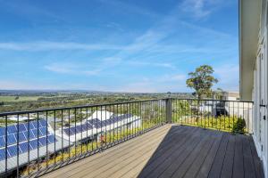 Fotografie z fotogalerie ubytování Luxury & plush lifestyle 5 Bedroom house in Mt Eliza v destinaci Mount Eliza