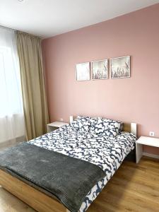 Good Vibes Apartment tesisinde bir odada yatak veya yataklar